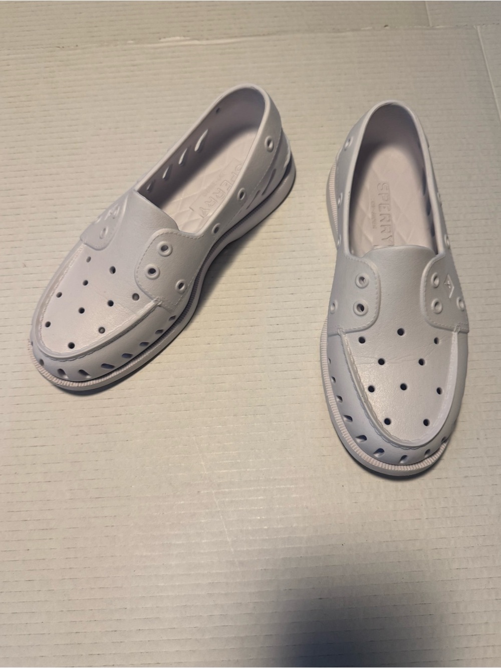 Sperry float White Slip-On Perforated Boat Shoes croc material size 9